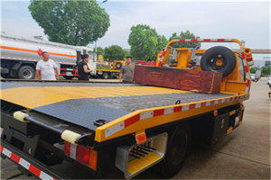 遵义附近拖车电话号码服务