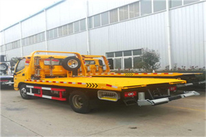 遵义附近拖车救援搭电